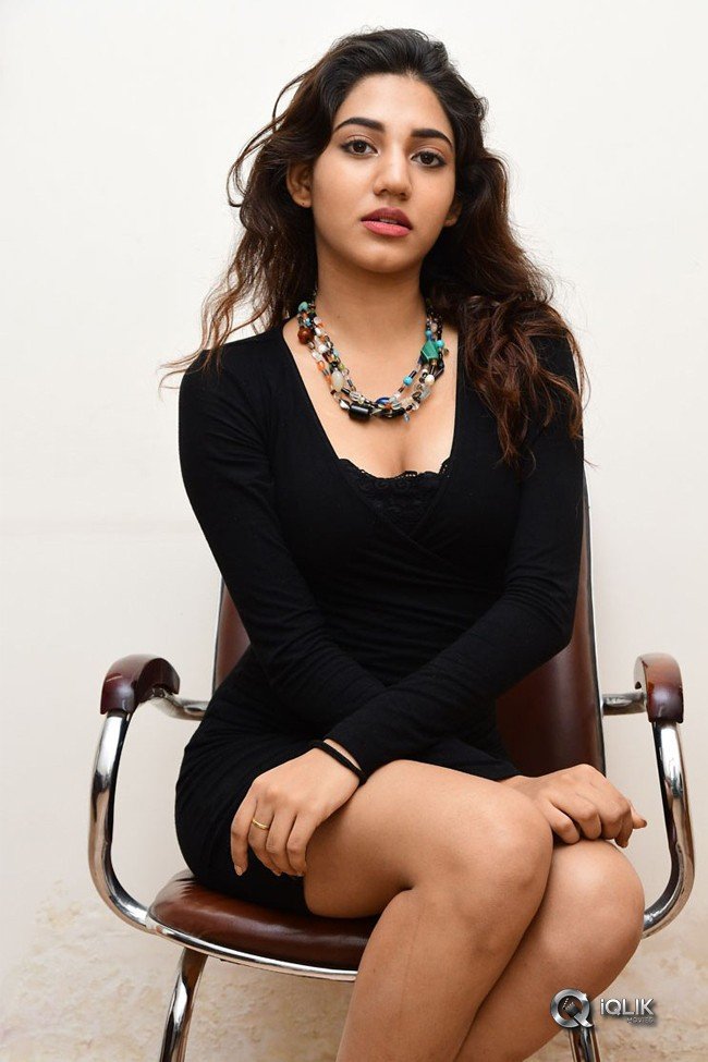 Sonakshi-Singh-Hot-Pics